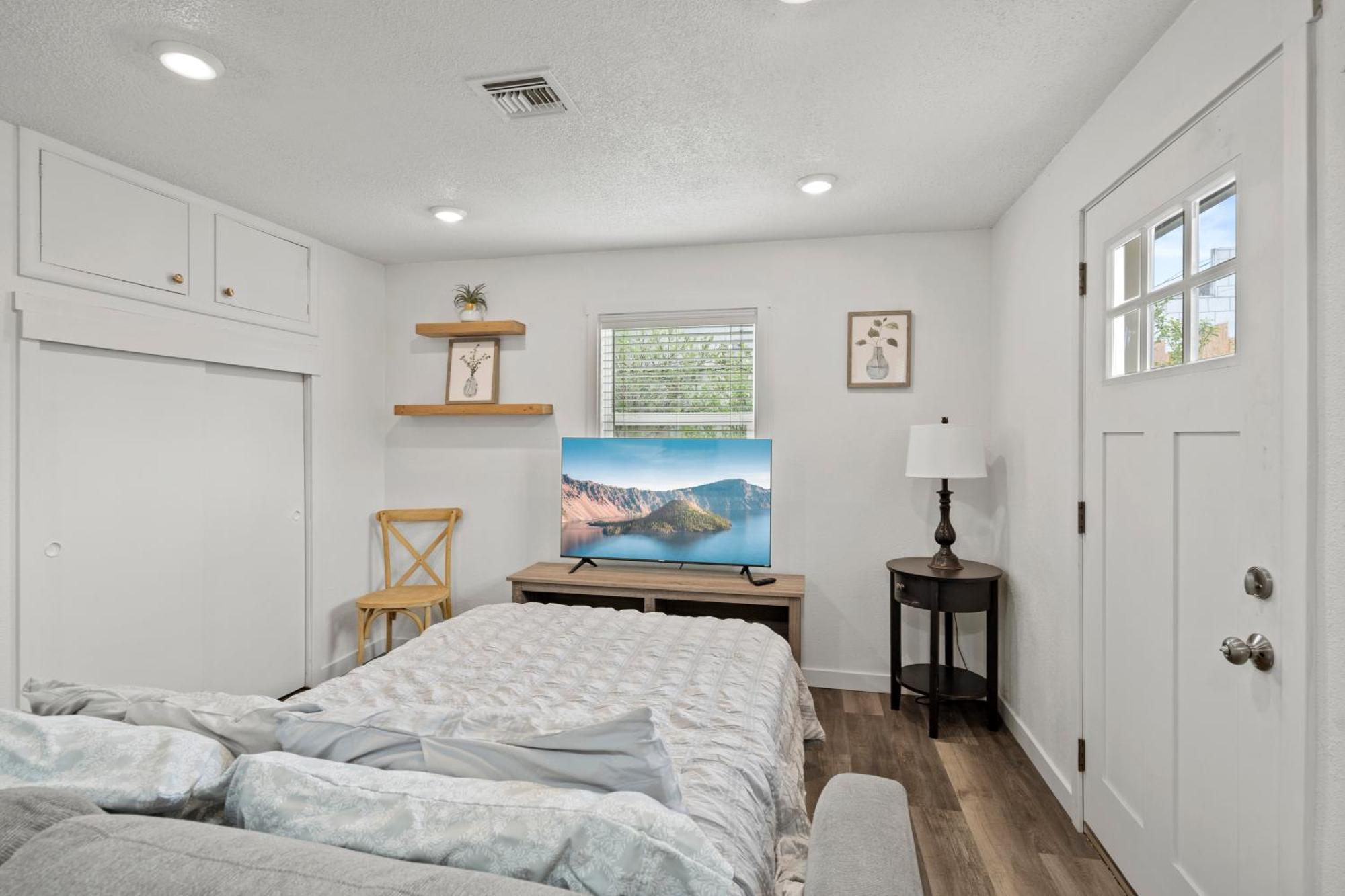 Peach Street Super Suite Medford Exterior photo