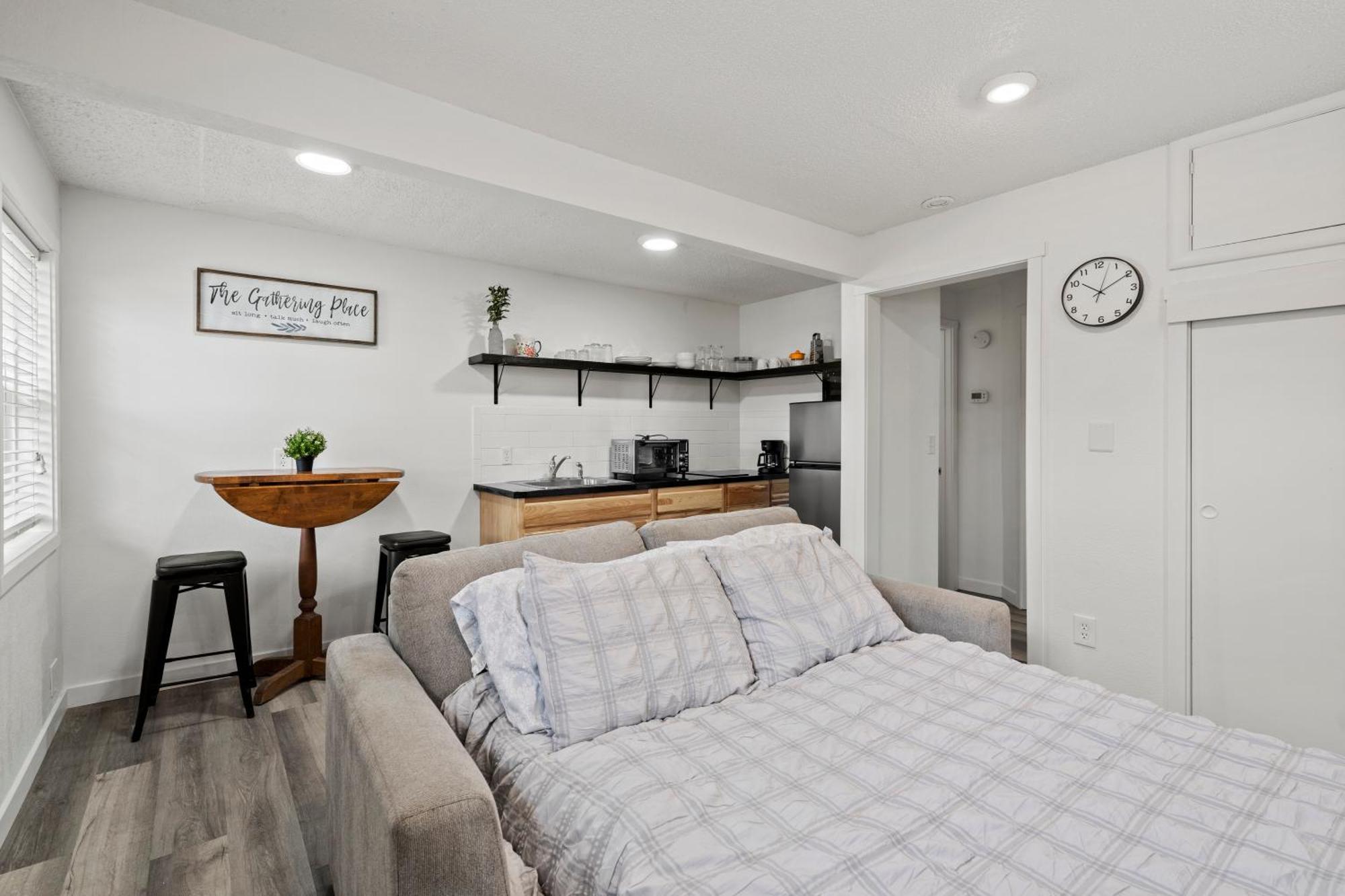 Peach Street Super Suite Medford Exterior photo